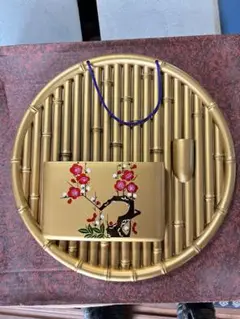 日本、金色の梅花装飾