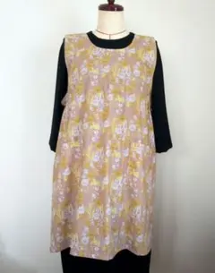 ハンドメイドエプロン　肩の凝らないエプロン　綿　花柄　ベージュ系　プレゼント