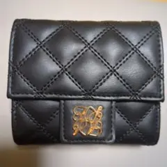 黒いキルティング三つ折り財布