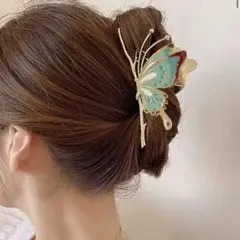 蝶デザインヘアクリップ　可愛い　お洒落　個性的　カジュアル　新品　未使用