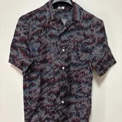 UNIQLOアロハシャツ Mサイズ 赤青黒ストライプメンズ