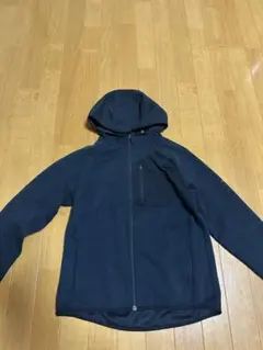 PUMA フード付きブラックパーカー