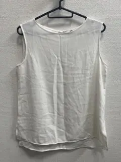 64 ユニクロ　UNIQLO ノースリーブトップス Mサイズ ホワイト
