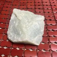 淡い緑色の原石3