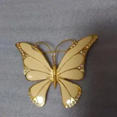カールラガーフェルド 蝶々ブローチ