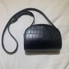 APC ハーフムーンバッグ エンボス クロコ