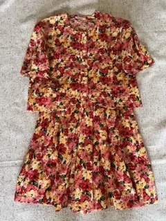 かなりお買い得！CHARIETお洒落な花柄スーツ