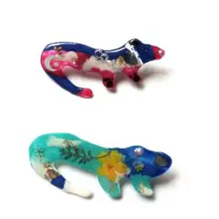 ハンドメイド　カラフル小動物型ブローチ2個セット