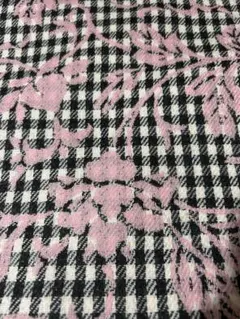 お洒落な白×黒のチェック地に花柄プリント