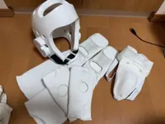 空手用ヘルメットとサポーターセット