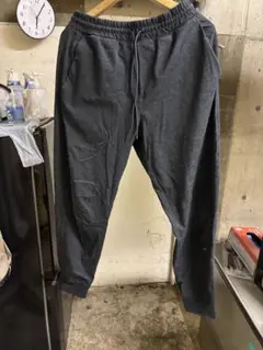 早い者勝ち!! ユニクロ　ウルトラストレッチアクティブジョガーパンツ　ブラック