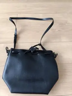 ブラック合成皮革ショルダーバッグ　バケツバッグ
