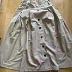 Mサイズ ボタン付きフレアスカート