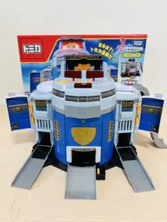 タカラトミー トミカワールド ぐるっと変形！ＤＸポリスステーション