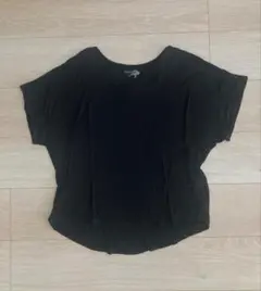 MALAIKA Vネック ブラック Tシャツ