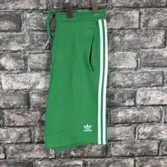 adidas グリーン ショートパンツ 3本ライン