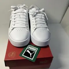 新品未使用PUMA ジェイダリニュー　スニーカー　23.5cm