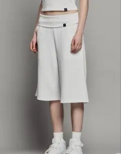 国内配送) SYNERJYN PLAIN BERMUDA SHORTS ホワイト