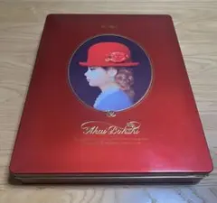 赤い帽子　缶
