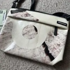 フライターグ FREITAG ショルダー 美品 グレー 黄緑 サコッシュ 楽天市場】freitag フライターグの通販