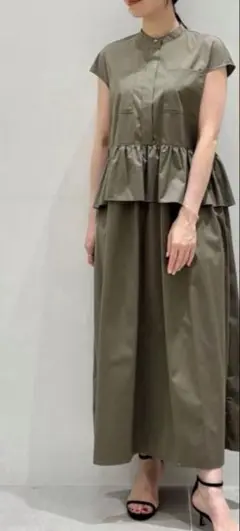 2025年　Newans ラウンドフリルワンピース