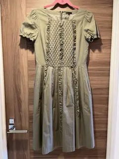 トゥビーシック　カーキ色ワンピース
