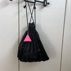 黒 サテンプリーツ巾着バッグ 美品