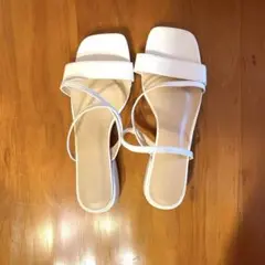 サンダル　白