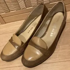 cava cava エナメルベージュパンプス