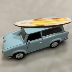 トラバント ミニカー 水色 サーフボード付き