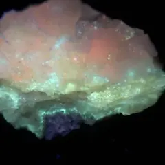 北海道産オパール　蛍光　鉱物　標本　原石
