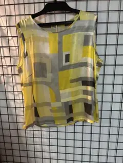 エスカーダノースリーブ トップス