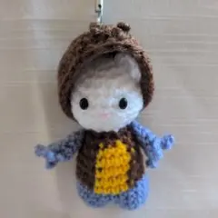 恐竜キーホルダー　白猫　あみぐるみ　ハンドメイド