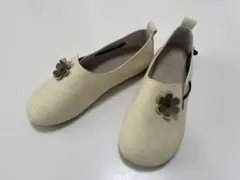 花飾り付きクリーム色スリッポン　未使用23
