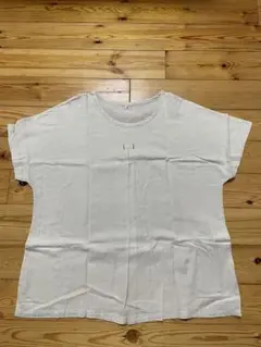 クリーム色 半袖シャツ