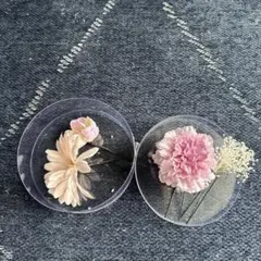 花のデザイン ヘアアクセサリー 4個セット 薄いピンクラベンダー色