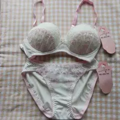 ハローキティ レディース ブラジャー ショーツ　Sサイズ　サンリオ