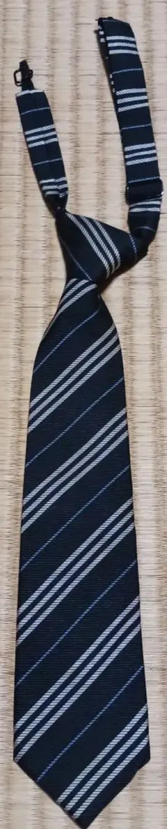 BURBERRY ネイビーストライプタイ子供用