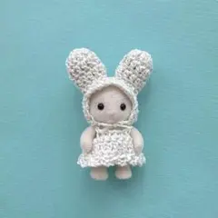 シルバニアファミリー　うさぎ帽子とお洋服