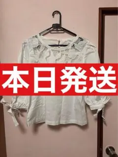 【今日まで500円OFF価格】 袖リボン付 フラワーカット ブラウス ホワイト
