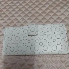 B.stuffのサークルカットワーク☆薄手財布