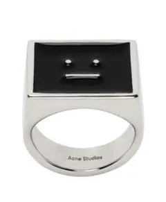 Acne studiousフェイスロゴ　リング　ゴールド Acne Studios Crystal Embellished Face Ring | THE FLAMEL®