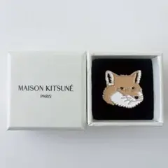 2025年最新】MAISON KITSUNE ブローチ・コサージュの人気