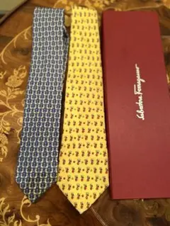 2本セットSalvatore Ferragamo ネクタイ 青　黄色猫蜂蜂蜜