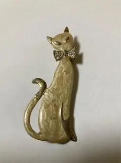 ★★猫のブローチ リボン付き 花の刻印　レトロ 　　おまとめで2500円引き