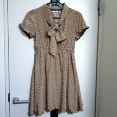 美品　未使用に近い　ブラウン　花柄　半袖　ひざ丈ワンピース　M　プライムパターン
