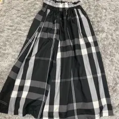 黒チェックスカート