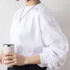 marie claire bis 長袖Tシャツ ワンポイントロゴ 同色刺繍 無地