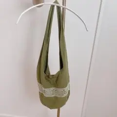 オリーブグリーン 刺繍入りショルダーバッグ