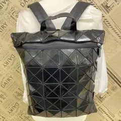 極美品 バオバオイッセイミヤケ レザー リュック ロゴ型押し ファスナー グレー 極美品 バオバオイッセイミヤケ レザー リュック ロゴ型押し